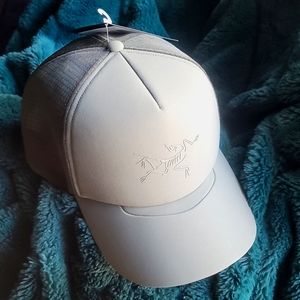 Arcteryx bird curved trucker hat BRAND NEW w TAGS